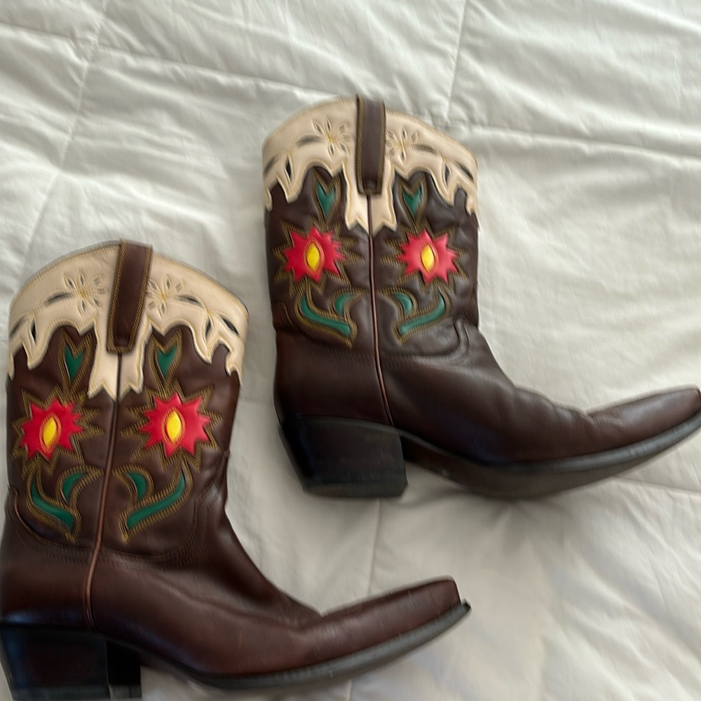 Women’s cowboy boots 7.5 by Guess